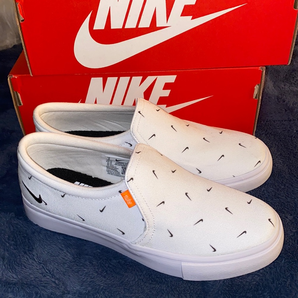 - Nike Court